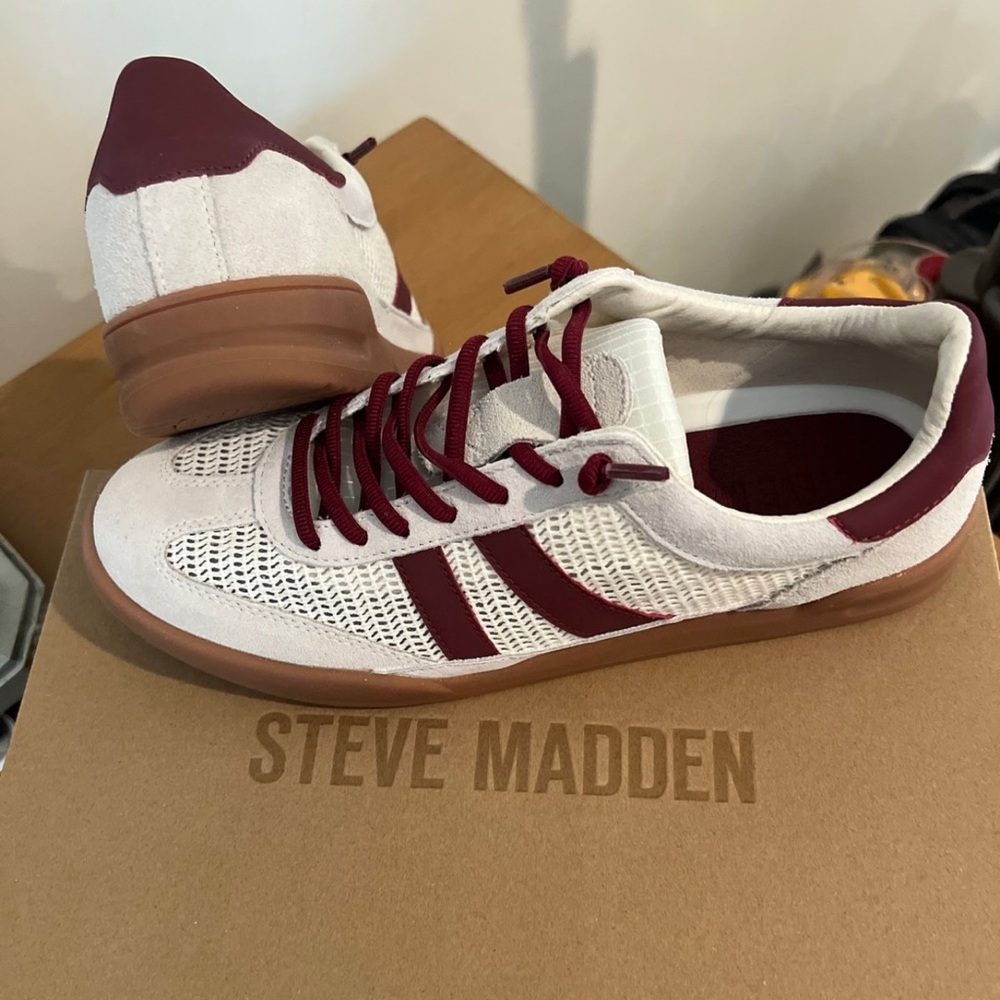 Steve Madden women’s Burgundy and White Casual Sneakers